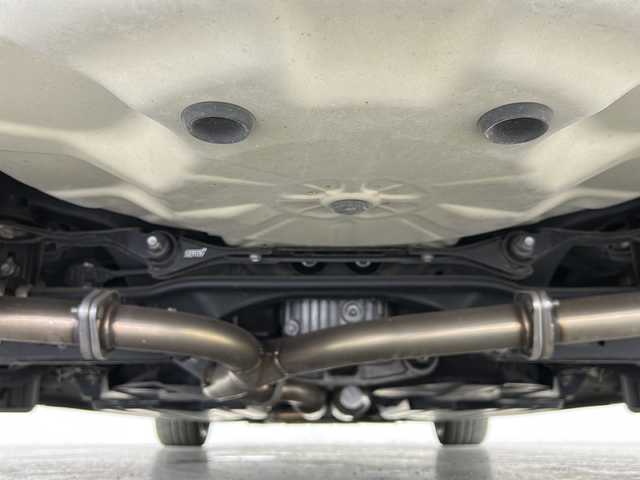 スバル レヴォーグ 1．6STIスポーツアイサイト 宮城県 2017(平29)年 3.5万km アイスシルバーメタリック 禁煙車/サンルーフ/STIエアロ（FR）/ローダウン（純正積込）/アイサイトver3/・プリクラッシュセーフティーシステム/・レーンキープアシスト/・オートクルーズコントロール/ブラインドスポットモニター/純正7インチナビ/・BT.AM.FM.CD.DVD.SD/バックカメラ/フルセグテレビ/本革シート/前席シートヒーター/前席パワーシート(D席シートメモリ付)/電動パーキングブレーキ/ビルトインETC/パドルシフト/ステアリングスイッチ/プッシュスタート/純正エンジンスターター/スマートキー（2本）/LEDヘッドライト/LEDフォグランプ/シーケンシャルウインカー/横滑り防止機能/アイドリングストップ/純正フロアマット/社外18インチアルミホイール/トノカバー