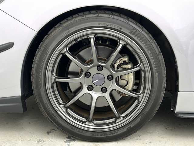 スバル レヴォーグ 1．6STIスポーツアイサイト 宮城県 2017(平29)年 3.5万km アイスシルバーメタリック 禁煙車/サンルーフ/STIエアロ（FR）/ローダウン（純正積込）/アイサイトver3/・プリクラッシュセーフティーシステム/・レーンキープアシスト/・オートクルーズコントロール/ブラインドスポットモニター/純正7インチナビ/・BT.AM.FM.CD.DVD.SD/バックカメラ/フルセグテレビ/本革シート/前席シートヒーター/前席パワーシート(D席シートメモリ付)/電動パーキングブレーキ/ビルトインETC/パドルシフト/ステアリングスイッチ/プッシュスタート/純正エンジンスターター/スマートキー（2本）/LEDヘッドライト/LEDフォグランプ/シーケンシャルウインカー/横滑り防止機能/アイドリングストップ/純正フロアマット/社外18インチアルミホイール/トノカバー