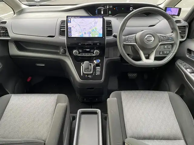 日産 セレナ e－パワー ハイウェイスター V 長崎県 2022(令4)年 4.3万km マルーンレッド 2トーン ワンオーナー/パナソニック10インチナビ/（フルセグ・BD/DVD・SD・BT・HDMI・USB）/カロッツェリアフリップダウンモニター/アラウンドビューモニター/プロパイロット/前席シートヒーター/ステアリングヒーター/エマージェンシーブレーキ/レーンキープアシスト/ブラインドスポットモニター/デジタルインナーミラー/クリアランスソナー/ドライブレコーダー前後/GPSレーダー/ステアリングスイッチ/両側パワースライドドア/スペアキー/ETC