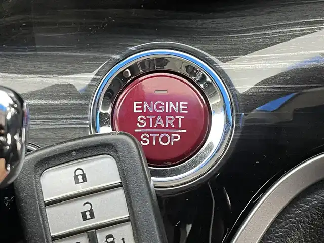 ホンダ オデッセイ アブソルート・EXホンダセンジング 宮城県 2016(平28)年 5.3万km クリスタルブラックパール 純正インターナビ　/フリップダウンモニター　/全周囲カメラ　/両側パワースライドドア　/アダプティブクルーズコントロール/衝突軽減ブレーキ　/レーンキープアシスト　/誤発進抑制機能　/ＬＥＤヘッドライト　/ブラインドスポットインフォメーション　/大型アームレスト　/運転席8wayパワーシート　/ハーフレザーシート/後席オットマン/ビルトインETC/純正18インチAW/禁煙車