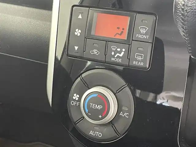 ダイハツ タント カスタム RS SAⅡ 滋賀県 2016(平28)年 9万km パールホワイトⅢ 純正７インチナビ/（Bluetooth/CD/DVD/フルセグTV)/両側パワースライドドア/レーンキープアシスト/ＬＥＤヘッドライト/プッシュスタート/スマートキー/リアサンシェード/ステアリングスイッチ/衝突被害軽減ブレーキ/ABS