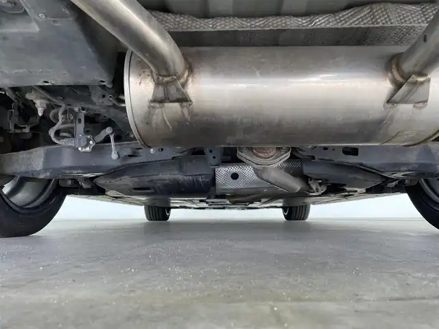 トヨタ プリウス S ツーリングセレクション 大分県 2019(平31)年 7.1万km ホワイトパールクリスタルシャイン TRDエアロ/アルパイン9インチナビ/アルパインデジタルインナーミラー（ドラレコ付き）/社外アルミホイル17インチ/クルーズコントロール/コーナーセンサー/バックカメラ/オートライト/オートマチックハイビーム/革巻ステアリング/ETC