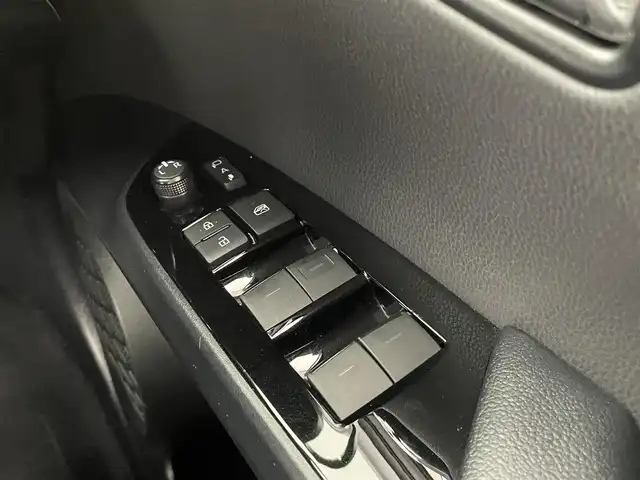 トヨタ プリウス S ツーリングセレクション 大分県 2019(平31)年 7.1万km ホワイトパールクリスタルシャイン TRDエアロ/アルパイン9インチナビ/アルパインデジタルインナーミラー（ドラレコ付き）/社外アルミホイル17インチ/クルーズコントロール/コーナーセンサー/バックカメラ/オートライト/オートマチックハイビーム/革巻ステアリング/ETC