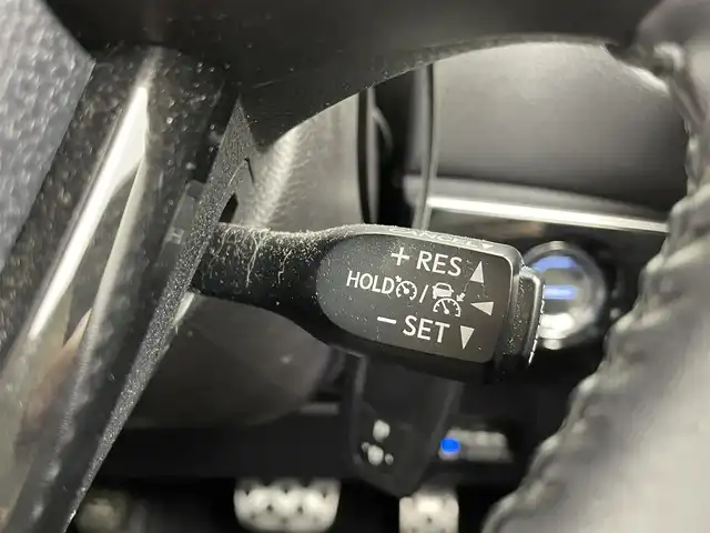 トヨタ プリウス S ツーリングセレクション 大分県 2019(平31)年 7.1万km ホワイトパールクリスタルシャイン TRDエアロ/アルパイン9インチナビ/アルパインデジタルインナーミラー（ドラレコ付き）/社外アルミホイル17インチ/クルーズコントロール/コーナーセンサー/バックカメラ/オートライト/オートマチックハイビーム/革巻ステアリング/ETC