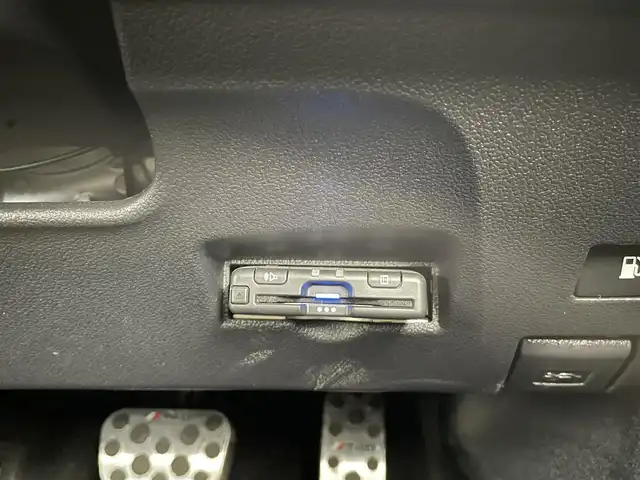 トヨタ プリウス S ツーリングセレクション 大分県 2019(平31)年 7.1万km ホワイトパールクリスタルシャイン TRDエアロ/アルパイン9インチナビ/アルパインデジタルインナーミラー（ドラレコ付き）/社外アルミホイル17インチ/クルーズコントロール/コーナーセンサー/バックカメラ/オートライト/オートマチックハイビーム/革巻ステアリング/ETC