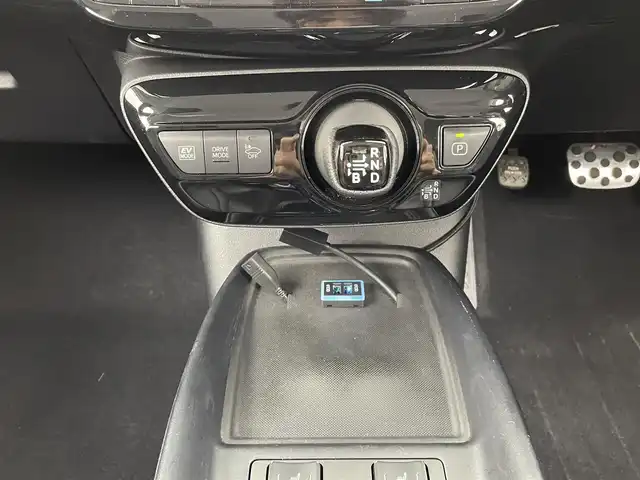 トヨタ プリウス S ツーリングセレクション 大分県 2019(平31)年 7.1万km ホワイトパールクリスタルシャイン TRDエアロ/アルパイン9インチナビ/アルパインデジタルインナーミラー（ドラレコ付き）/社外アルミホイル17インチ/クルーズコントロール/コーナーセンサー/バックカメラ/オートライト/オートマチックハイビーム/革巻ステアリング/ETC