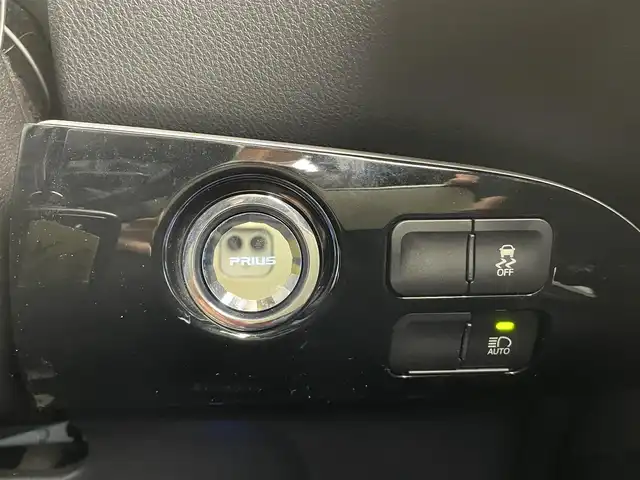 トヨタ プリウス S ツーリングセレクション 大分県 2019(平31)年 7.1万km ホワイトパールクリスタルシャイン TRDエアロ/アルパイン9インチナビ/アルパインデジタルインナーミラー（ドラレコ付き）/社外アルミホイル17インチ/クルーズコントロール/コーナーセンサー/バックカメラ/オートライト/オートマチックハイビーム/革巻ステアリング/ETC