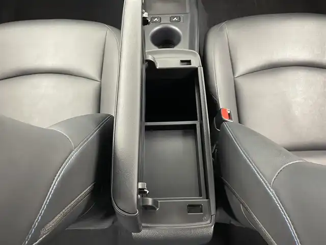 トヨタ プリウス S ツーリングセレクション 大分県 2019(平31)年 7.1万km ホワイトパールクリスタルシャイン TRDエアロ/アルパイン9インチナビ/アルパインデジタルインナーミラー（ドラレコ付き）/社外アルミホイル17インチ/クルーズコントロール/コーナーセンサー/バックカメラ/オートライト/オートマチックハイビーム/革巻ステアリング/ETC