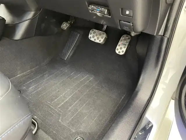 トヨタ プリウス S ツーリングセレクション 大分県 2019(平31)年 7.1万km ホワイトパールクリスタルシャイン TRDエアロ/アルパイン9インチナビ/アルパインデジタルインナーミラー（ドラレコ付き）/社外アルミホイル17インチ/クルーズコントロール/コーナーセンサー/バックカメラ/オートライト/オートマチックハイビーム/革巻ステアリング/ETC