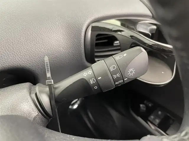 トヨタ プリウス S ツーリングセレクション 大分県 2019(平31)年 7.1万km ホワイトパールクリスタルシャイン TRDエアロ/アルパイン9インチナビ/アルパインデジタルインナーミラー（ドラレコ付き）/社外アルミホイル17インチ/クルーズコントロール/コーナーセンサー/バックカメラ/オートライト/オートマチックハイビーム/革巻ステアリング/ETC