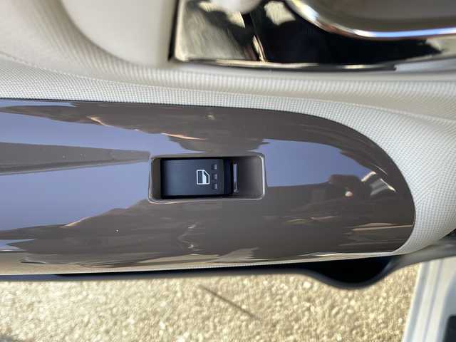 ダイハツ ムーヴ キャンバス X LTD メイクアッフ SA Ⅱ 三重県 2017(平29)年 4.7万km パールホワイトⅢ/ナチュラルベージュマイカメタリック 2トーン 純正ナビ　/両側パワースライドドア　/バックカメラ　/衝突軽減システム　/オートライト　/アイドリングストップ　/コーナーセンサー　/ステアリングスイッチ　/ＥＴＣ　/電動格納ミラー　/スペアキー　/純正フロアマット