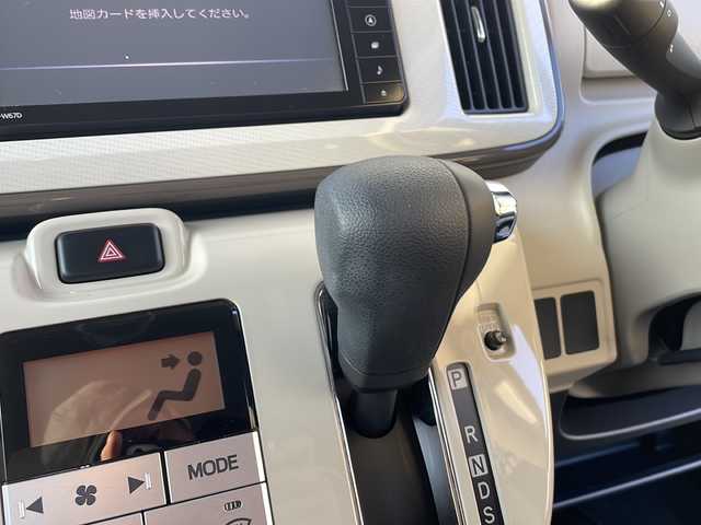 ダイハツ ムーヴ キャンバス X LTD メイクアッフ SA Ⅱ 三重県 2017(平29)年 4.7万km パールホワイトⅢ/ナチュラルベージュマイカメタリック 2トーン 純正ナビ　/両側パワースライドドア　/バックカメラ　/衝突軽減システム　/オートライト　/アイドリングストップ　/コーナーセンサー　/ステアリングスイッチ　/ＥＴＣ　/電動格納ミラー　/スペアキー　/純正フロアマット