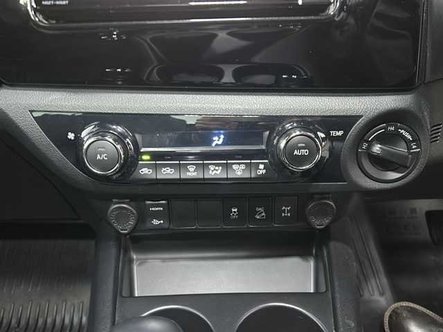 トヨタ ハイラックス Z ブラックラリーエディション 愛知県 2019(平31)年 5.6万km アティチュードブラックマイカ 禁煙車/純正メモリナビ/　　AM/FM/CD/DVD/BT/フルセグＴＶ/純正マッドガード/純正18インチAW/リアバンパープロテクター/荷台キャノピー/バックカメラ/前方ドライブレコーダー/クルーズコントロール/レーンキープアシスト/プリクラッシュセーフティ/ダウンヒルアシストコントロール/横滑り防止装置/盗難防止装置/LEDヘッドライト/フォグランプ/オートライト/ETC/Wエアバッグ/保証書/取説/スペアキー