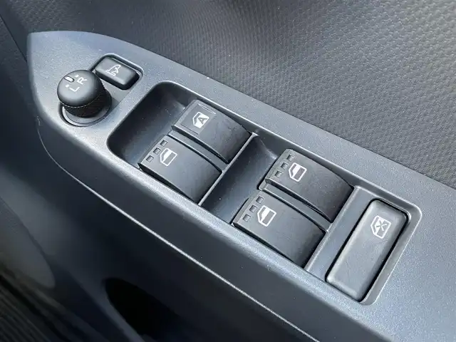 ダイハツ ミラ イース X SAⅢ 新潟県 2025(令7)年 0.1万km シャイニングホワイトパール ワンオーナー/衝突軽減/オーディオ/(AM/FM/BT/AUX)/アイドリングストップ/コーナーセンサー/AUTOライト/LEDヘッドライト/AUTOハイビーム/横滑り防止/電格ミラー/純正フロアマット/ドアバイザー/リモコンキー