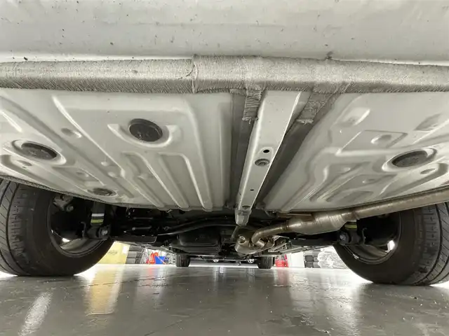 トヨタ ノア ハイブリッド S－Z 滋賀県 2023(令5)年 3万km ホワイトパールクリスタルシャイン 純正SDナビ/【Bluetooth/CD/DVD/USB】/フリップダウンモニター/両側パワースライドドア/全方位カメラ/シートヒーター/ハーフレザーシート/追従クルーズコントロール/LEDヘッドライト/純正１７AW/革巻ステアリング/電子パーキング/オートホールド/スマートキー