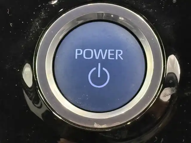 トヨタ ノア ハイブリッド S－Z 滋賀県 2023(令5)年 3万km ホワイトパールクリスタルシャイン 純正SDナビ/【Bluetooth/CD/DVD/USB】/フリップダウンモニター/両側パワースライドドア/全方位カメラ/シートヒーター/ハーフレザーシート/追従クルーズコントロール/LEDヘッドライト/純正１７AW/革巻ステアリング/電子パーキング/オートホールド/スマートキー