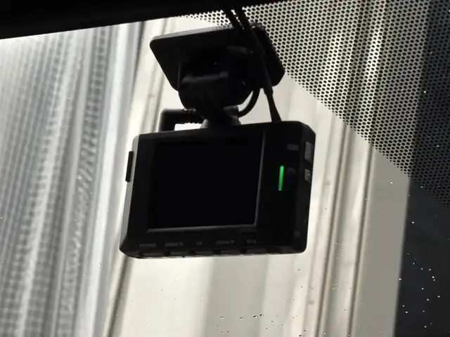 トヨタ ノア ハイブリッド S－Z 滋賀県 2023(令5)年 3万km ホワイトパールクリスタルシャイン 純正SDナビ/【Bluetooth/CD/DVD/USB】/フリップダウンモニター/両側パワースライドドア/全方位カメラ/シートヒーター/ハーフレザーシート/追従クルーズコントロール/LEDヘッドライト/純正１７AW/革巻ステアリング/電子パーキング/オートホールド/スマートキー