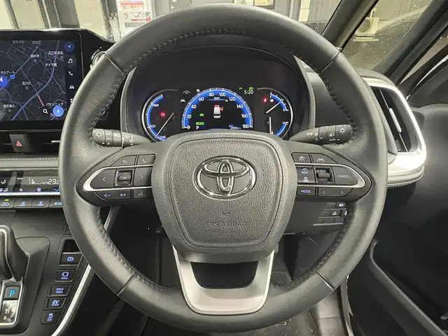 トヨタ ノア ハイブリッド S－Z 滋賀県 2023(令5)年 3万km ホワイトパールクリスタルシャイン 純正SDナビ/【Bluetooth/CD/DVD/USB】/フリップダウンモニター/両側パワースライドドア/全方位カメラ/シートヒーター/ハーフレザーシート/追従クルーズコントロール/LEDヘッドライト/純正１７AW/革巻ステアリング/電子パーキング/オートホールド/スマートキー