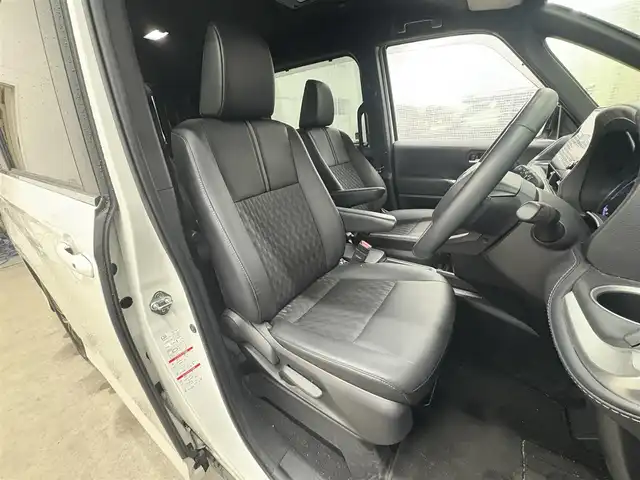 トヨタ ノア ハイブリッド S－Z 滋賀県 2023(令5)年 3万km ホワイトパールクリスタルシャイン 純正SDナビ/【Bluetooth/CD/DVD/USB】/フリップダウンモニター/両側パワースライドドア/全方位カメラ/シートヒーター/ハーフレザーシート/追従クルーズコントロール/LEDヘッドライト/純正１７AW/革巻ステアリング/電子パーキング/オートホールド/スマートキー