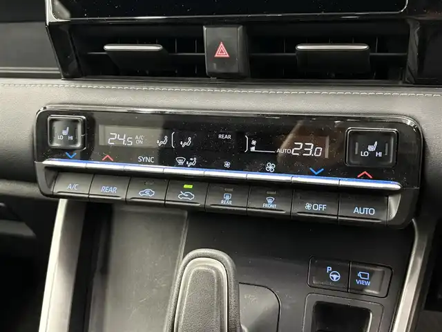 トヨタ ノア ハイブリッド S－Z 滋賀県 2023(令5)年 3万km ホワイトパールクリスタルシャイン 純正SDナビ/【Bluetooth/CD/DVD/USB】/フリップダウンモニター/両側パワースライドドア/全方位カメラ/シートヒーター/ハーフレザーシート/追従クルーズコントロール/LEDヘッドライト/純正１７AW/革巻ステアリング/電子パーキング/オートホールド/スマートキー