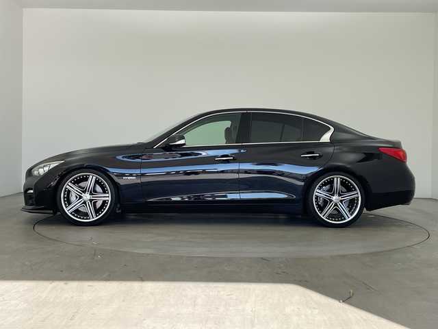 日産 スカイライン ハイブリッド 350GT Type SP 兵庫県 2014(平26)年 6.8万km ガーネットブラック ・純正ナビ&BT&CD&DVD&USB&TV/・全方位カメラ/・サンルーフ/・革シート/・ビルトインＥＴＣ/・エマージェンシーブレーキ/・車線逸脱防止支援システム/・車線逸脱警報/・後側方衝突防止支援/・後側方車両検知/・後退時衝突防止支援/・前方衝突予測警報/・ブレーキアシスト/・車両接近通報装置/・ステアリングスイッチ/・革巻きステアリング/・パドルシフト/・前席パワーシート/・シートヒーター/・フロアマット/・ＢＯＳＥサウンドシステム/・レーダークルーズコントロール/・クリアナンスソナー/・アンビエントＬＥＤライトシステム/・ＷＡＬＤ20インチアルミホイール/・ＨＫＳハイパフォーマンス車高調/・ヒルスタートアシスト/・スマートキー/・LEDライト/・保証書/・取扱説明書