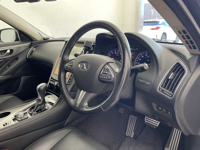 日産 スカイライン ハイブリッド 350GT Type SP 兵庫県 2014(平26)年 6.8万km ガーネットブラック ・純正ナビ&BT&CD&DVD&USB&TV/・全方位カメラ/・サンルーフ/・革シート/・ビルトインＥＴＣ/・エマージェンシーブレーキ/・車線逸脱防止支援システム/・車線逸脱警報/・後側方衝突防止支援/・後側方車両検知/・後退時衝突防止支援/・前方衝突予測警報/・ブレーキアシスト/・車両接近通報装置/・ステアリングスイッチ/・革巻きステアリング/・パドルシフト/・前席パワーシート/・シートヒーター/・フロアマット/・ＢＯＳＥサウンドシステム/・レーダークルーズコントロール/・クリアナンスソナー/・アンビエントＬＥＤライトシステム/・ＷＡＬＤ20インチアルミホイール/・ＨＫＳハイパフォーマンス車高調/・ヒルスタートアシスト/・スマートキー/・LEDライト/・保証書/・取扱説明書