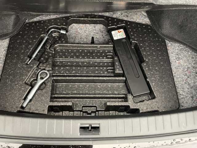 日産 スカイライン ハイブリッド 350GT Type SP 兵庫県 2014(平26)年 6.8万km ガーネットブラック ・純正ナビ&BT&CD&DVD&USB&TV/・全方位カメラ/・サンルーフ/・革シート/・ビルトインＥＴＣ/・エマージェンシーブレーキ/・車線逸脱防止支援システム/・車線逸脱警報/・後側方衝突防止支援/・後側方車両検知/・後退時衝突防止支援/・前方衝突予測警報/・ブレーキアシスト/・車両接近通報装置/・ステアリングスイッチ/・革巻きステアリング/・パドルシフト/・前席パワーシート/・シートヒーター/・フロアマット/・ＢＯＳＥサウンドシステム/・レーダークルーズコントロール/・クリアナンスソナー/・アンビエントＬＥＤライトシステム/・ＷＡＬＤ20インチアルミホイール/・ＨＫＳハイパフォーマンス車高調/・ヒルスタートアシスト/・スマートキー/・LEDライト/・保証書/・取扱説明書