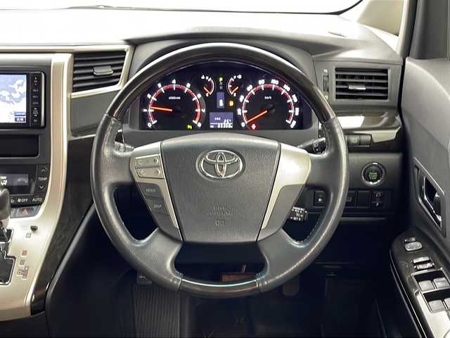 トヨタ アルファード 240S タイプゴールド 埼玉県 2013(平25)年 6.6万km ブラック 社外ナビ/(Bluetooth/SD/CD/DVD/フルセグTV)/フリップダウンモニターTMX-R3000/モデリスタフロントスポイラー/バックカメラ/両側パワースライドドア/クルーズコントロール/ETC/シートカバー/純正18インチアルミホイール/純正フロアマット/ドアバイザー/キセノンヘッドライト/フォグランプ/オートライト/スペアキー/プッシュスタート/スマートキー/横滑り防止装置/盗難防止装置/社外グリル