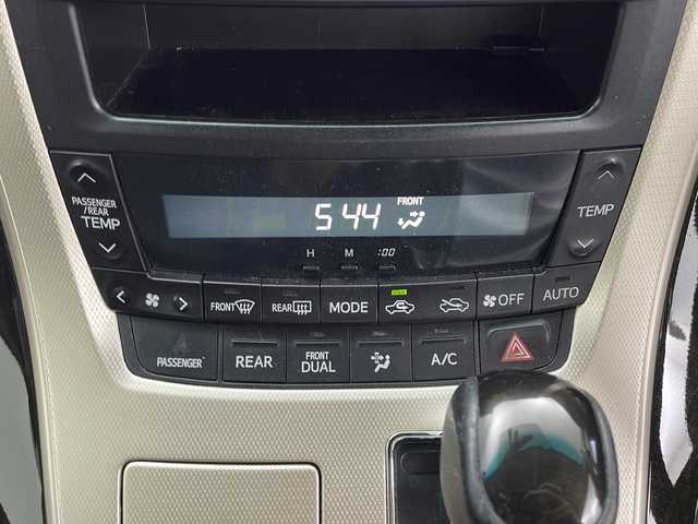 トヨタ アルファード 240S タイプゴールド 埼玉県 2013(平25)年 6.6万km ブラック 社外ナビ/(Bluetooth/SD/CD/DVD/フルセグTV)/フリップダウンモニターTMX-R3000/モデリスタフロントスポイラー/バックカメラ/両側パワースライドドア/クルーズコントロール/ETC/シートカバー/純正18インチアルミホイール/純正フロアマット/ドアバイザー/キセノンヘッドライト/フォグランプ/オートライト/スペアキー/プッシュスタート/スマートキー/横滑り防止装置/盗難防止装置/社外グリル