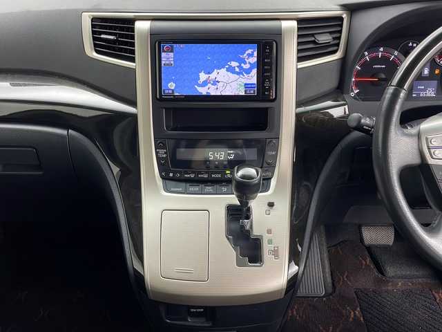 トヨタ アルファード 240S タイプゴールド 埼玉県 2013(平25)年 6.6万km ブラック 社外ナビ/(Bluetooth/SD/CD/DVD/フルセグTV)/フリップダウンモニターTMX-R3000/モデリスタフロントスポイラー/バックカメラ/両側パワースライドドア/クルーズコントロール/ETC/シートカバー/純正18インチアルミホイール/純正フロアマット/ドアバイザー/キセノンヘッドライト/フォグランプ/オートライト/スペアキー/プッシュスタート/スマートキー/横滑り防止装置/盗難防止装置/社外グリル