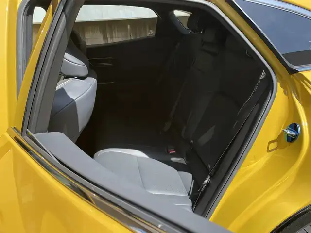 トヨタ クラウン スポーツ Z 静岡県 2024(令6)年 1.2万km 黄 ワンオーナー/純正ナビ/フルセグTV/USB/BT/全方位カメラ/デジタルインナーミラー/パワーバックドア/黒革シート/前席パワーシート/前席シートヒーター/エアシート/運転席シートメモリー/AC100V電源/プリクラッシュセーフティ/レーンキープアシスト/オートハイビーム/レーダークルーズコントロール/ブラインドスポットモニター/クリアランスソナー/ヘッドアップディスプレイ/ビルトインETC2.0/置くだけ充電/純正21インチAW/スマートキー×2/保証書/取扱説明書