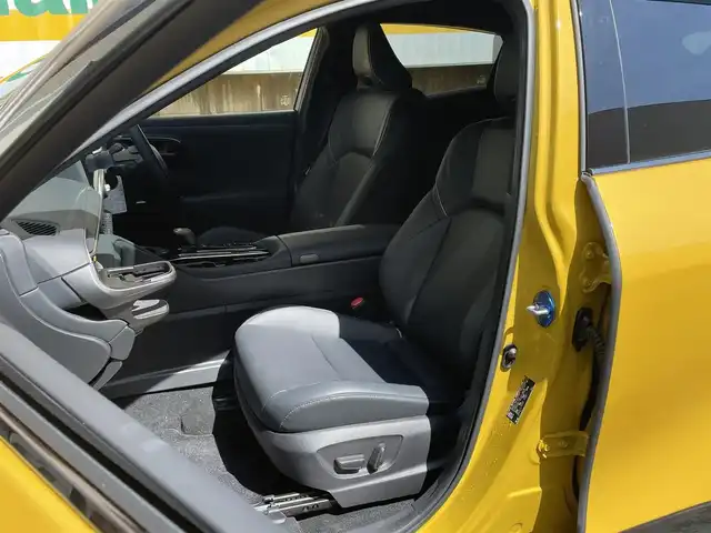 トヨタ クラウン スポーツ Z 静岡県 2024(令6)年 1.2万km 黄 ワンオーナー/純正ナビ/フルセグTV/USB/BT/全方位カメラ/デジタルインナーミラー/パワーバックドア/黒革シート/前席パワーシート/前席シートヒーター/エアシート/運転席シートメモリー/AC100V電源/プリクラッシュセーフティ/レーンキープアシスト/オートハイビーム/レーダークルーズコントロール/ブラインドスポットモニター/クリアランスソナー/ヘッドアップディスプレイ/ビルトインETC2.0/置くだけ充電/純正21インチAW/スマートキー×2/保証書/取扱説明書