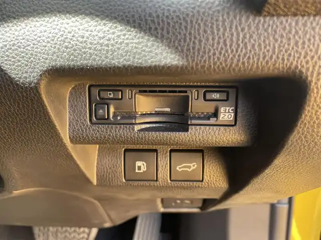 トヨタ クラウン スポーツ Z 静岡県 2024(令6)年 1.2万km 黄 ワンオーナー/純正ナビ/フルセグTV/USB/BT/全方位カメラ/デジタルインナーミラー/パワーバックドア/黒革シート/前席パワーシート/前席シートヒーター/エアシート/運転席シートメモリー/AC100V電源/プリクラッシュセーフティ/レーンキープアシスト/オートハイビーム/レーダークルーズコントロール/ブラインドスポットモニター/クリアランスソナー/ヘッドアップディスプレイ/ビルトインETC2.0/置くだけ充電/純正21インチAW/スマートキー×2/保証書/取扱説明書