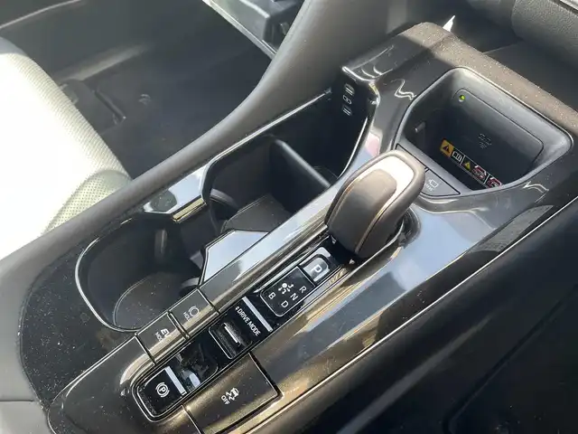 トヨタ クラウン スポーツ Z 静岡県 2024(令6)年 1.2万km 黄 ワンオーナー/純正ナビ/フルセグTV/USB/BT/全方位カメラ/デジタルインナーミラー/パワーバックドア/黒革シート/前席パワーシート/前席シートヒーター/エアシート/運転席シートメモリー/AC100V電源/プリクラッシュセーフティ/レーンキープアシスト/オートハイビーム/レーダークルーズコントロール/ブラインドスポットモニター/クリアランスソナー/ヘッドアップディスプレイ/ビルトインETC2.0/置くだけ充電/純正21インチAW/スマートキー×2/保証書/取扱説明書