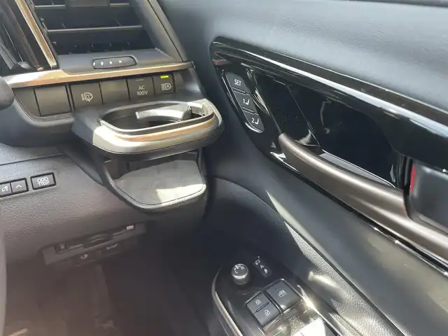 トヨタ クラウン スポーツ Z 静岡県 2024(令6)年 1.2万km 黄 ワンオーナー/純正ナビ/フルセグTV/USB/BT/全方位カメラ/デジタルインナーミラー/パワーバックドア/黒革シート/前席パワーシート/前席シートヒーター/エアシート/運転席シートメモリー/AC100V電源/プリクラッシュセーフティ/レーンキープアシスト/オートハイビーム/レーダークルーズコントロール/ブラインドスポットモニター/クリアランスソナー/ヘッドアップディスプレイ/ビルトインETC2.0/置くだけ充電/純正21インチAW/スマートキー×2/保証書/取扱説明書