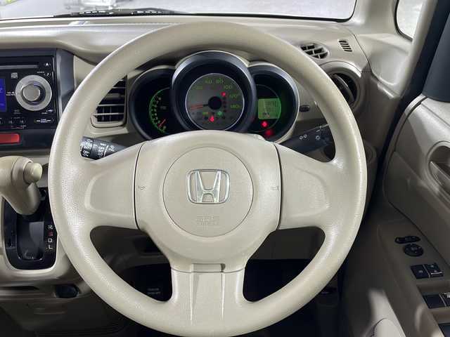 ホンダ Ｎ ＢＯＸ G 沖縄県 2012(平24)年 8.3万km ヒダマリアイボリーパール 禁煙車　/純正オーディオ/→【ＣＤ／ラジオ／ＵＳＢ／ＡＵＸ】　/電動格納ミラー　/ヘッドライトレベライザー　/純正フロアマット　/ベンチシート　/チップアップシート　/横滑り防止装置　/スマートキー　/スペアキー