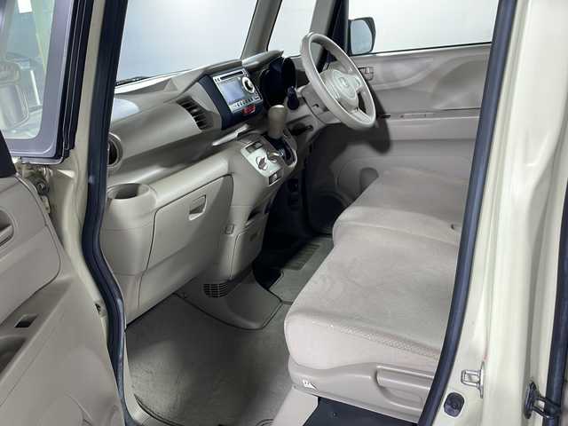 ホンダ Ｎ ＢＯＸ G 沖縄県 2012(平24)年 8.3万km ヒダマリアイボリーパール 禁煙車　/純正オーディオ/→【ＣＤ／ラジオ／ＵＳＢ／ＡＵＸ】　/電動格納ミラー　/ヘッドライトレベライザー　/純正フロアマット　/ベンチシート　/チップアップシート　/横滑り防止装置　/スマートキー　/スペアキー
