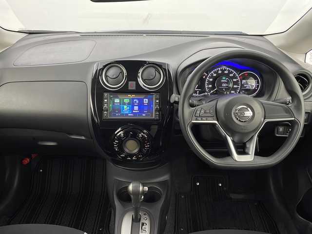 日産 ノート X DIG－S 新潟県 2018(平30)年 2.9万km シャイニングブルー 純正SDナビ/(AM/FM/CD/SD/フルセグ/Bluetooth)/バックモニター/社外アルミホイール付夏タイヤ積込/(185/70/R14/5mm)/エマージェンシーブレーキ/純正フロアマット/スマートキー/ETC