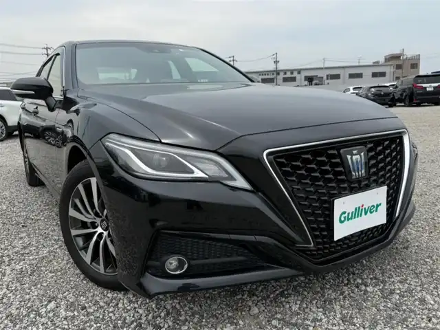 トヨタ クラウン ハイブリッド S Cパッケージ 香川県 2020(令2)年 8.4万km プレシャスブラックパール 〇純正8インチナビ/〇フルセグTV/〇バックカメラ/〇ビルトインETC2，0/〇ドライブレコーダー/〇セーフティセンス/〇ブラインドスポットモニター/〇LEDヘッドランプ/〇フォグランプ/〇オートライト/〇純正17インチアルミホイール/〇パワーバッグドア/〇革巻きステアリング/〇パドルシフト/〇左右独立オートエアコン/〇シートヒーター/〇パワーシート/〇スマートキー/〇禁煙車