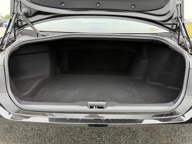 トヨタ クラウン ハイブリッド S Cパッケージ 香川県 2020(令2)年 8.4万km プレシャスブラックパール 〇純正8インチナビ/〇フルセグTV/〇バックカメラ/〇ビルトインETC2，0/〇ドライブレコーダー/〇セーフティセンス/〇ブラインドスポットモニター/〇LEDヘッドランプ/〇フォグランプ/〇オートライト/〇純正17インチアルミホイール/〇パワーバッグドア/〇革巻きステアリング/〇パドルシフト/〇左右独立オートエアコン/〇シートヒーター/〇パワーシート/〇スマートキー/〇禁煙車