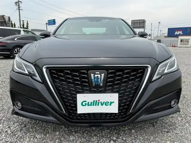 トヨタ クラウン ハイブリッド S Cパッケージ 香川県 2020(令2)年 8.4万km プレシャスブラックパール 〇純正8インチナビ/〇フルセグTV/〇バックカメラ/〇ビルトインETC2，0/〇ドライブレコーダー/〇セーフティセンス/〇ブラインドスポットモニター/〇LEDヘッドランプ/〇フォグランプ/〇オートライト/〇純正17インチアルミホイール/〇パワーバッグドア/〇革巻きステアリング/〇パドルシフト/〇左右独立オートエアコン/〇シートヒーター/〇パワーシート/〇スマートキー/〇禁煙車