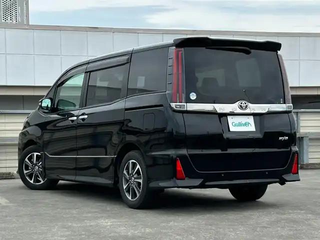 トヨタ ノア Si ダブルバイビーⅡ 静岡県 2020(令2)年 6.9万km ブラック 特別仕様車/トヨタセーフティセンス/純正９型ナビ/フルセグＴＶ/ＤＶＤ再生/ＢＴ/バックカメラ/ＥＴＣ/純正１２型後席モニター/ＬDA/ＰＫＳＢ/前後コーナーセンサー/両側電動スライドドア/ＬＥＤヘッドライト/オートライト/オートハイビーム/純正フロアマット/純正１６ＡＷ