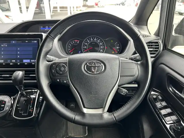 トヨタ ノア Si ダブルバイビーⅡ 静岡県 2020(令2)年 6.9万km ブラック 特別仕様車/トヨタセーフティセンス/純正９型ナビ/フルセグＴＶ/ＤＶＤ再生/ＢＴ/バックカメラ/ＥＴＣ/純正１２型後席モニター/ＬDA/ＰＫＳＢ/前後コーナーセンサー/両側電動スライドドア/ＬＥＤヘッドライト/オートライト/オートハイビーム/純正フロアマット/純正１６ＡＷ