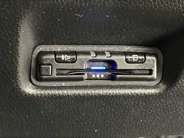 ホンダ フィット e:HEVホーム 鹿児島県 2021(令3)年 4.7万km プレミアムサンライトホワイトパール Ｈｏｎｄａ　ＳＥＮＳＩＮＧ　/●衝突軽減ブレーキ〈CMBS〉/●誤発進抑制機能/●後方誤発進抑制機能/●近距離衝突軽減ブレーキ/●歩行者事故低減ステアリング/●路外逸脱抑制機能/●渋滞追従機能付アダプティブ・クルーズ・コントロール〈ACC〉/●車線維持支援システム〈LKAS〉/●先行車発進お知らせ機能/●標識認識機能/●オートハイビーム/純正８型ナビ/（フルセグ/Bluetooth/CD/DVD）　/バックカメラ　/純正ＥＴＣ　/ブレーキホールド　/電子パーキング　/ステアリングリモコン　/電動格納ミラー　/ＩＳＯＦＩＸ　/レーダークルーズコントロール　/シートリフター/チップアップシート/ウインカーミラー/スペアキー1本