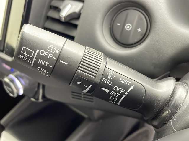 ホンダ フィット e:HEVホーム 鹿児島県 2021(令3)年 4.7万km プレミアムサンライトホワイトパール Ｈｏｎｄａ　ＳＥＮＳＩＮＧ　/●衝突軽減ブレーキ〈CMBS〉/●誤発進抑制機能/●後方誤発進抑制機能/●近距離衝突軽減ブレーキ/●歩行者事故低減ステアリング/●路外逸脱抑制機能/●渋滞追従機能付アダプティブ・クルーズ・コントロール〈ACC〉/●車線維持支援システム〈LKAS〉/●先行車発進お知らせ機能/●標識認識機能/●オートハイビーム/純正８型ナビ/（フルセグ/Bluetooth/CD/DVD）　/バックカメラ　/純正ＥＴＣ　/ブレーキホールド　/電子パーキング　/ステアリングリモコン　/電動格納ミラー　/ＩＳＯＦＩＸ　/レーダークルーズコントロール　/シートリフター/チップアップシート/ウインカーミラー/スペアキー1本