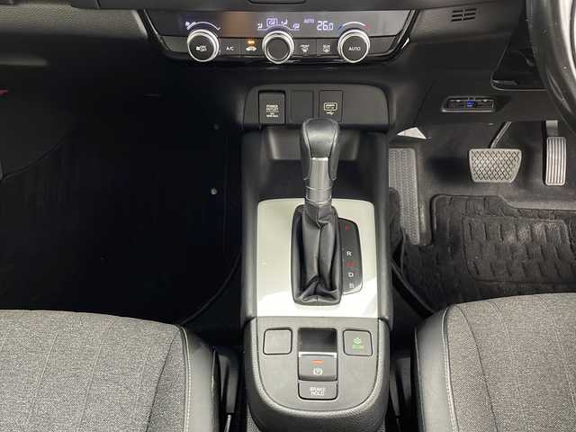 ホンダ フィット e:HEVホーム 鹿児島県 2021(令3)年 4.7万km プレミアムサンライトホワイトパール Ｈｏｎｄａ　ＳＥＮＳＩＮＧ　/●衝突軽減ブレーキ〈CMBS〉/●誤発進抑制機能/●後方誤発進抑制機能/●近距離衝突軽減ブレーキ/●歩行者事故低減ステアリング/●路外逸脱抑制機能/●渋滞追従機能付アダプティブ・クルーズ・コントロール〈ACC〉/●車線維持支援システム〈LKAS〉/●先行車発進お知らせ機能/●標識認識機能/●オートハイビーム/純正８型ナビ/（フルセグ/Bluetooth/CD/DVD）　/バックカメラ　/純正ＥＴＣ　/ブレーキホールド　/電子パーキング　/ステアリングリモコン　/電動格納ミラー　/ＩＳＯＦＩＸ　/レーダークルーズコントロール　/シートリフター/チップアップシート/ウインカーミラー/スペアキー1本