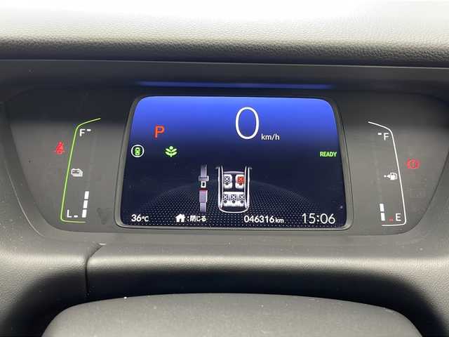 ホンダ フィット e:HEVホーム 沖縄県 2021(令3)年 4.7万km プレミアムサンライトホワイトパール 純正8インチナビ（VXM-215VFEi）/フルセグ/Ｂｌｕｅｔｏｏ/ＣＤ/ＤＶＤ/ＵＳＢ　/バックカメラ/ＥＴＣ　/クルーズコントロール　/チップアップシート　/ハーフレザーシート　/電格ミラー　/前後コーナーセンサー/純正15インチAW/純正フロアマット/プッシュスタート/スマートキ―/スペアキー