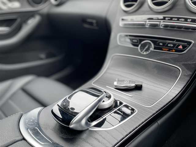メルセデス・ベンツ Ｃ２２０ｄ アバンギャルド　AMGライン 栃木県 2016(平28)年 5.3万km ポーラホワイト ワンオーナー/レーダーセーフティパッケージ/ベーシックパッケージ/プレミアムパッケージ/レザーエクスクルーシブパッケージ/エアバランスパッケージ/AMGライン/ナビ/フルセグTV/バックカメラ/ETC/パークトロニック /レーンキープアシスト/ブラインドスポット /本革シート/シートヒーター /パワーシート /パワートランクリッド/LEDヘッドライト/オートライト/エアサスペンション/ヘッドアップディスプレイ/アンビエントライト