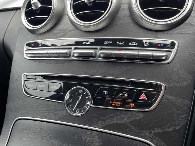 メルセデス・ベンツ Ｃ２２０ｄ アバンギャルド　AMGライン 栃木県 2016(平28)年 5.3万km ポーラホワイト ワンオーナー/レーダーセーフティパッケージ/ベーシックパッケージ/プレミアムパッケージ/レザーエクスクルーシブパッケージ/エアバランスパッケージ/AMGライン/ナビ/フルセグTV/バックカメラ/ETC/パークトロニック /レーンキープアシスト/ブラインドスポット /本革シート/シートヒーター /パワーシート /パワートランクリッド/LEDヘッドライト/オートライト/エアサスペンション/ヘッドアップディスプレイ/アンビエントライト