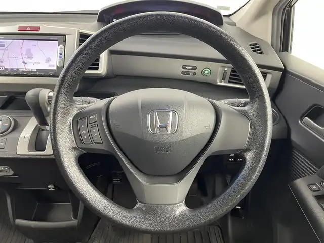 ホンダ フリード G ジャストセレクション+ 埼玉県 2014(平26)年 3.7万km プレミアムスパークルブラックパール ・純正ナビVXM-145VSi/(ワンセグTV/CD/DVD/Bluetooth/SD/AM/FM)/・バックカメラ/・両側パワースライドドア /・ビルトインETC/・ハーフレザーシート/・オートディスチャージヘッドライト/・電動格納ミラー/・純正フロアマット